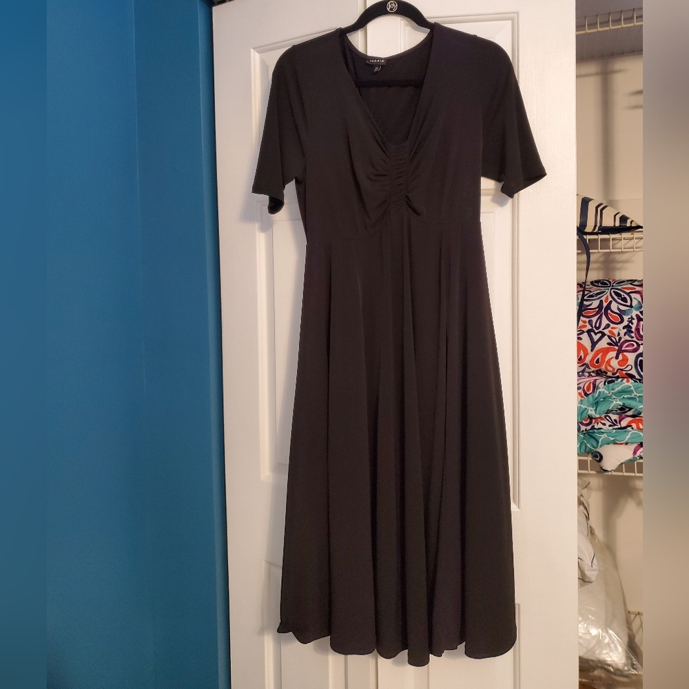 Black short-sleeve long dress